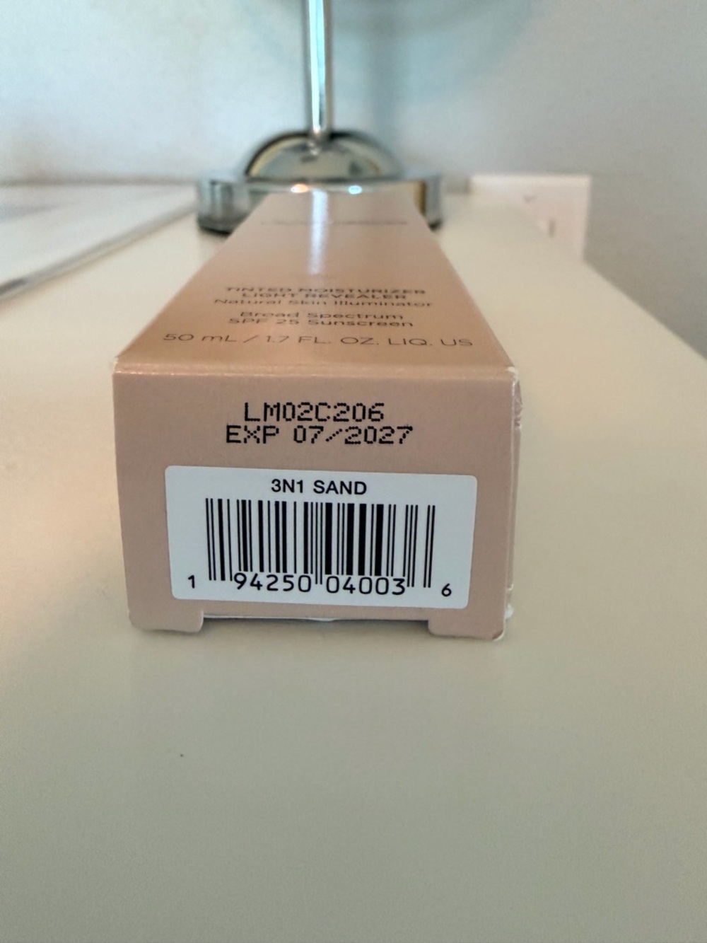 Laura Mercier Tinted Moisturizer Light Revealer – 3N1 Sand, 50 mL - Picture 2 of 2